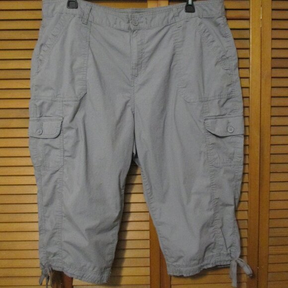St. John's Bay gray capris cargo look with pockets & tie hems size 24W - Picture 1 of 10